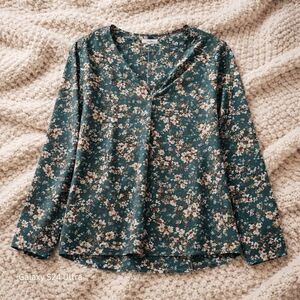 Emily Wonder Floral V-Neck Women Top - Green